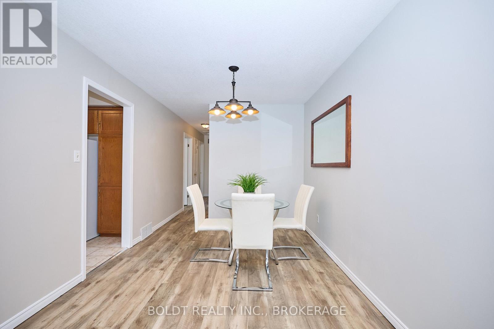 17-19 Colborne Street, Thorold, Ontario  L2V 3P8 - Photo 9 - X12449388