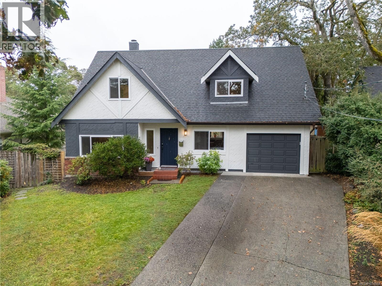 3909 Blenkinsop Rd, Saanich, British Columbia