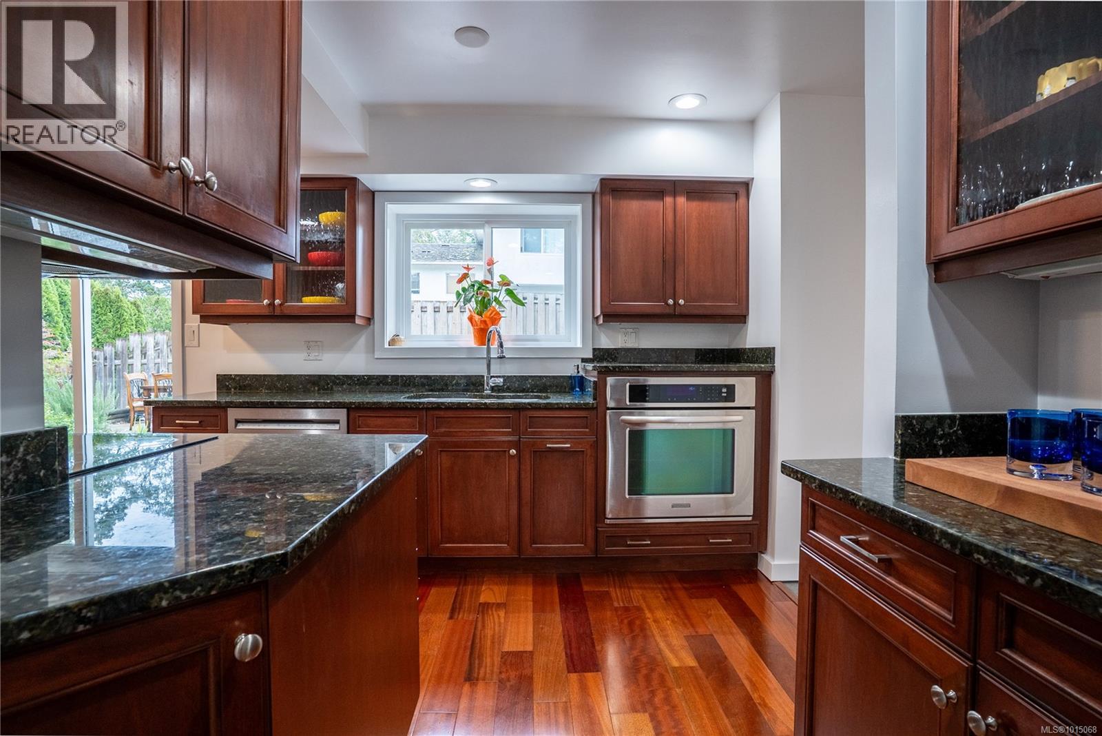 3909 Blenkinsop Rd, Saanich, British Columbia  V8P 3P2 - Photo 12 - 1015068