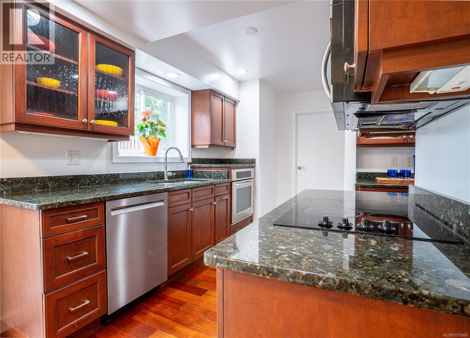 3909 Blenkinsop Rd, Saanich, British Columbia  V8P 3P2 - Photo 13 - 1015068