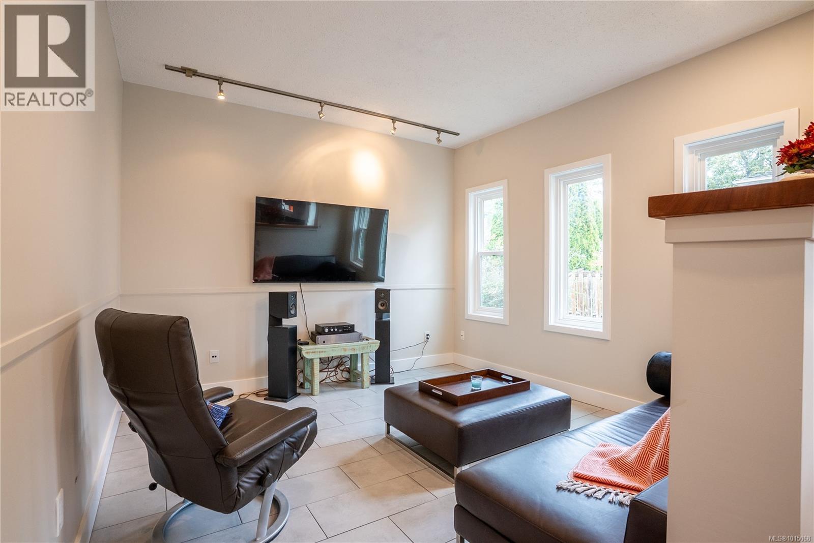 3909 Blenkinsop Rd, Saanich, British Columbia  V8P 3P2 - Photo 18 - 1015068