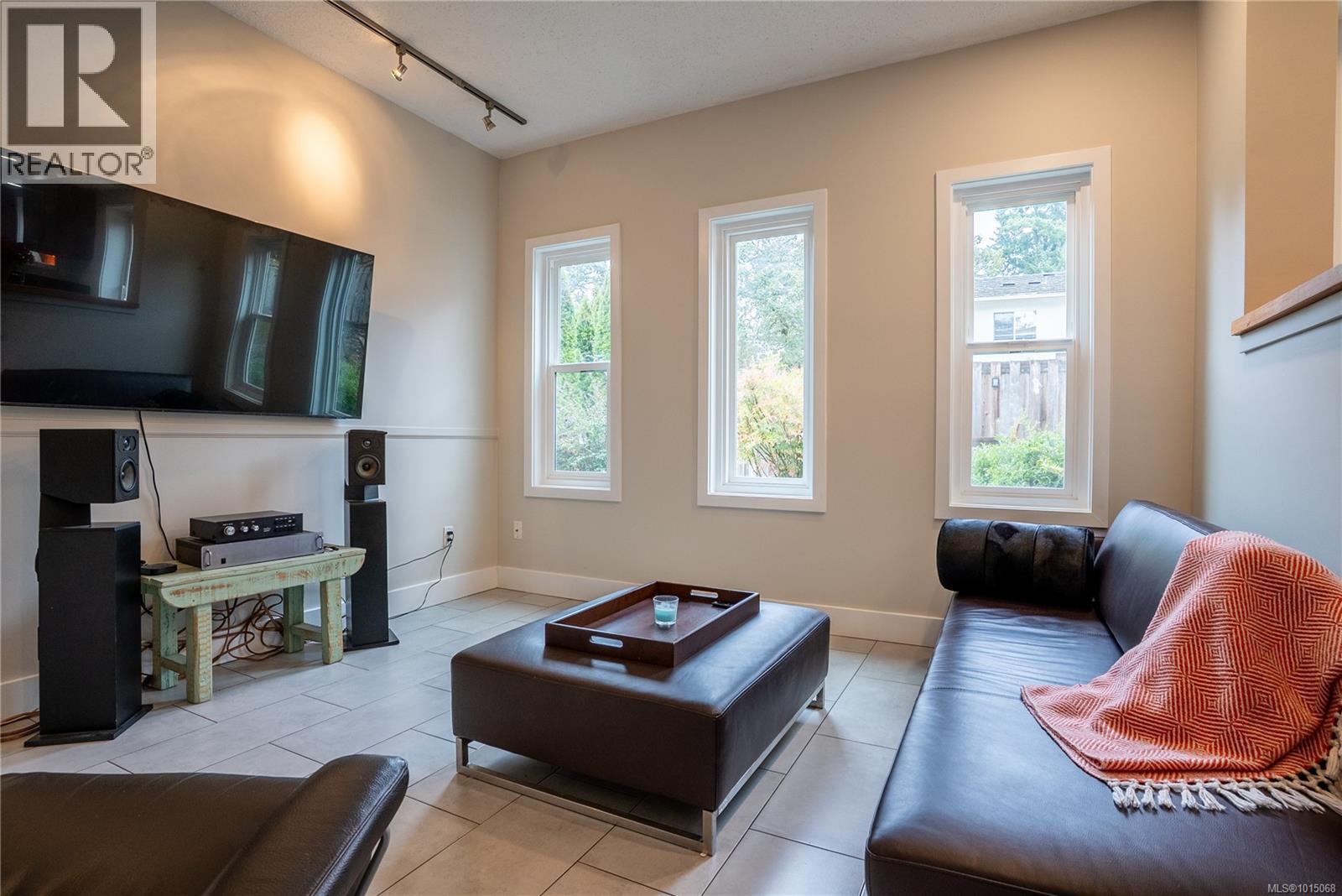 3909 Blenkinsop Rd, Saanich, British Columbia  V8P 3P2 - Photo 19 - 1015068