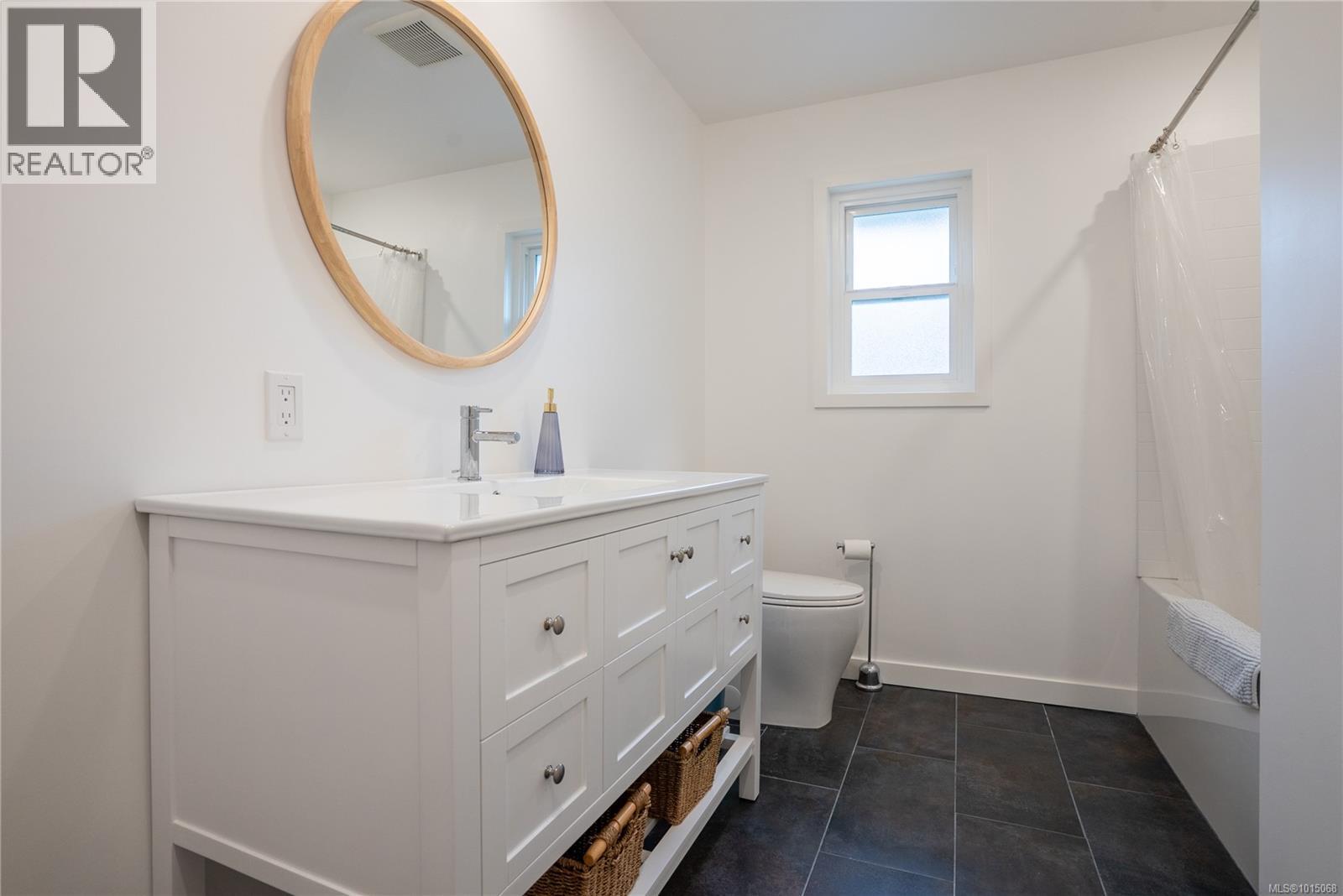 3909 Blenkinsop Rd, Saanich, British Columbia  V8P 3P2 - Photo 36 - 1015068