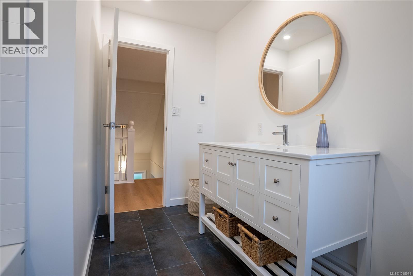 3909 Blenkinsop Rd, Saanich, British Columbia  V8P 3P2 - Photo 37 - 1015068