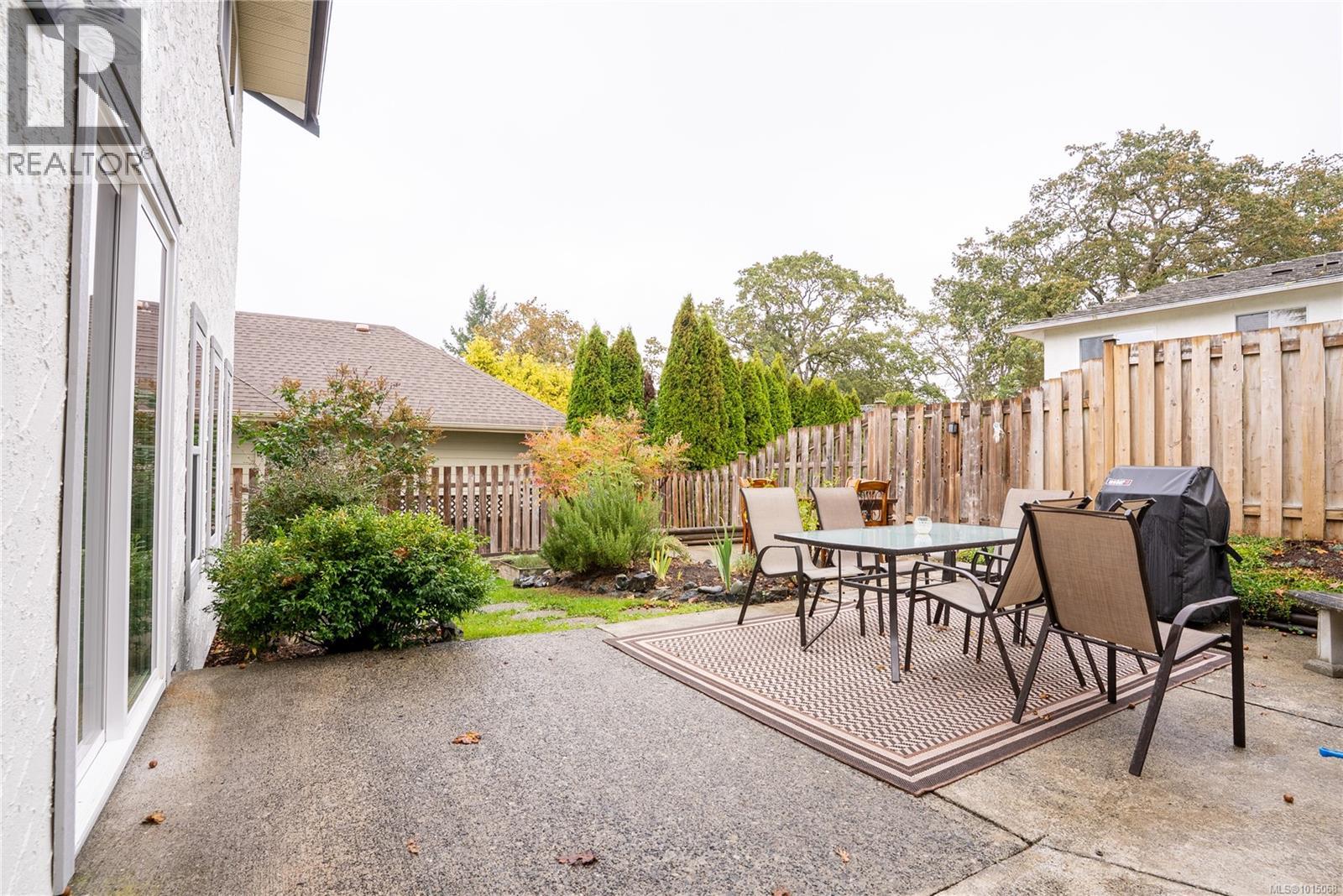 3909 Blenkinsop Rd, Saanich, British Columbia  V8P 3P2 - Photo 39 - 1015068