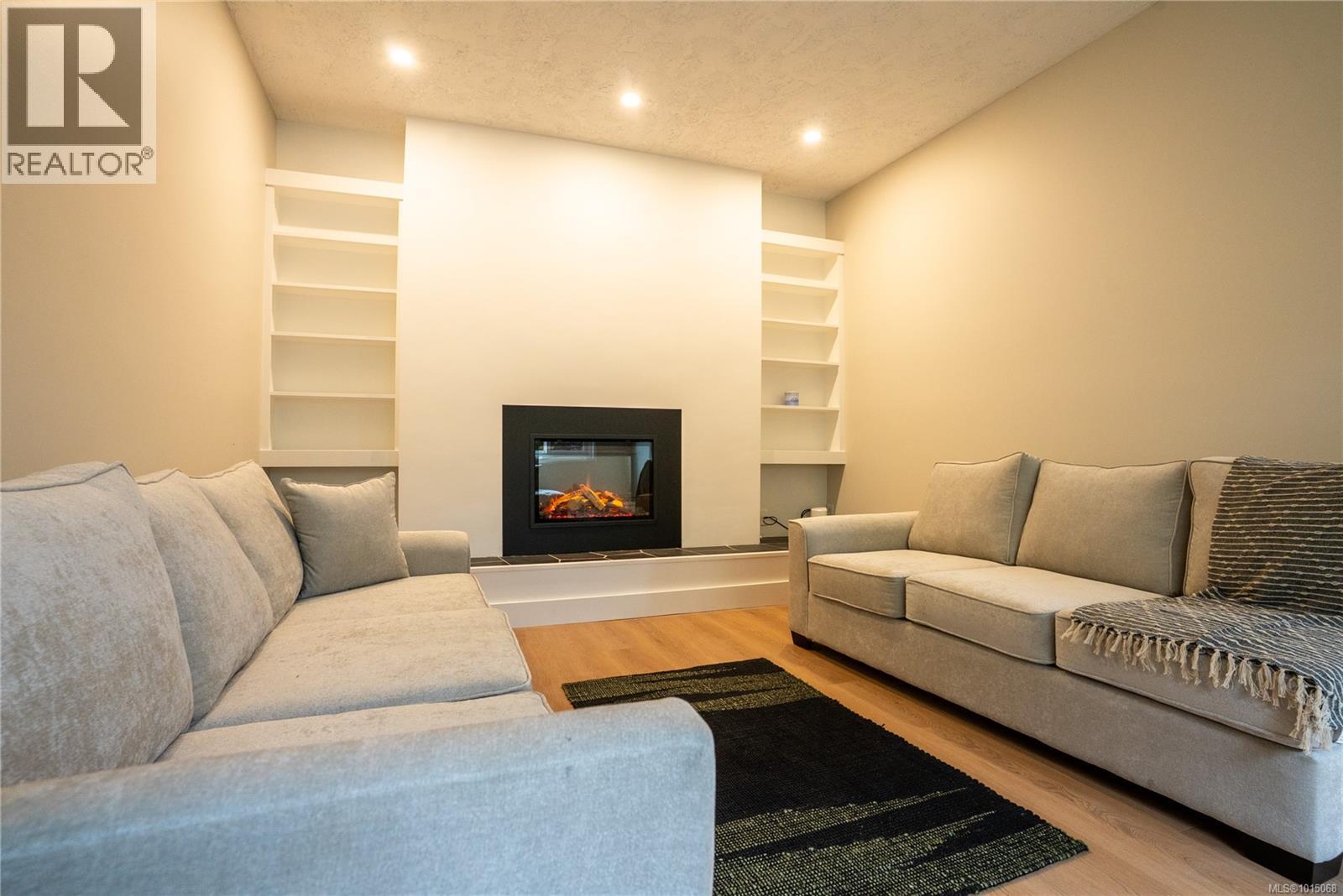 3909 Blenkinsop Rd, Saanich, British Columbia  V8P 3P2 - Photo 4 - 1015068