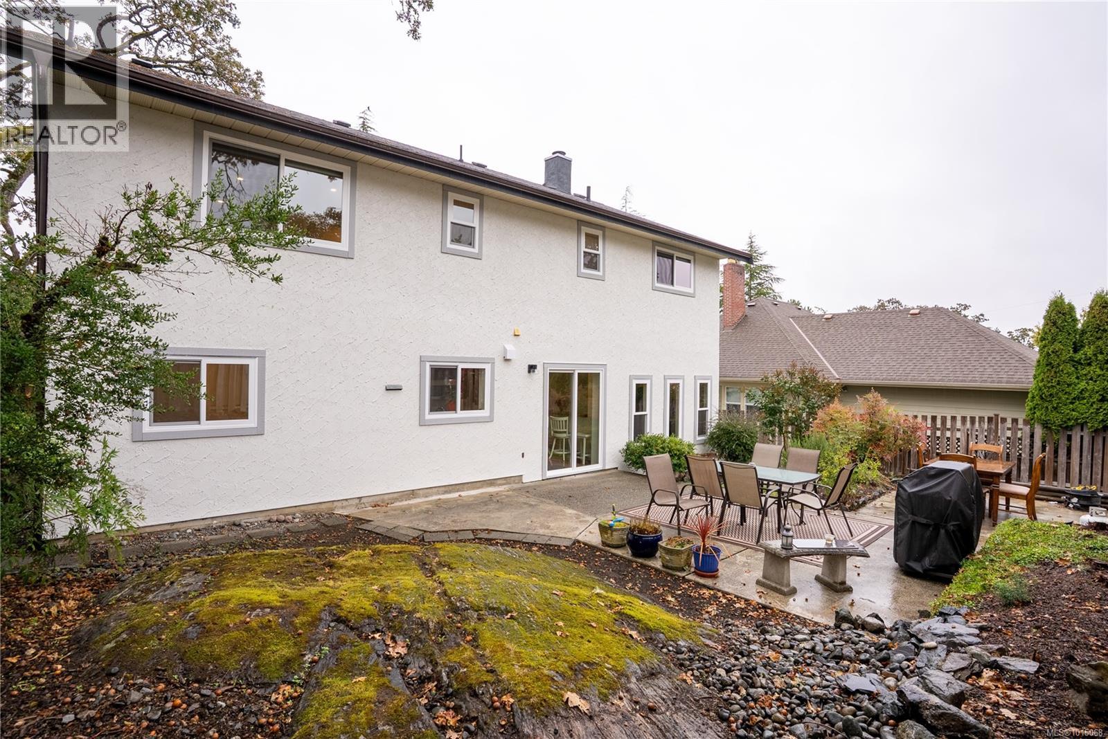 3909 Blenkinsop Rd, Saanich, British Columbia  V8P 3P2 - Photo 42 - 1015068