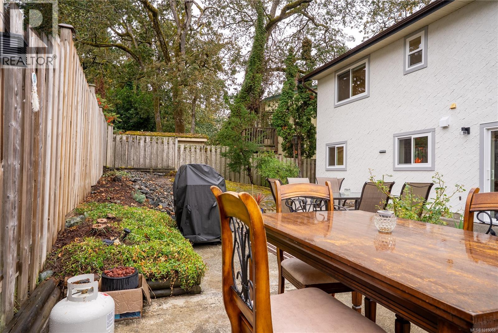 3909 Blenkinsop Rd, Saanich, British Columbia  V8P 3P2 - Photo 43 - 1015068