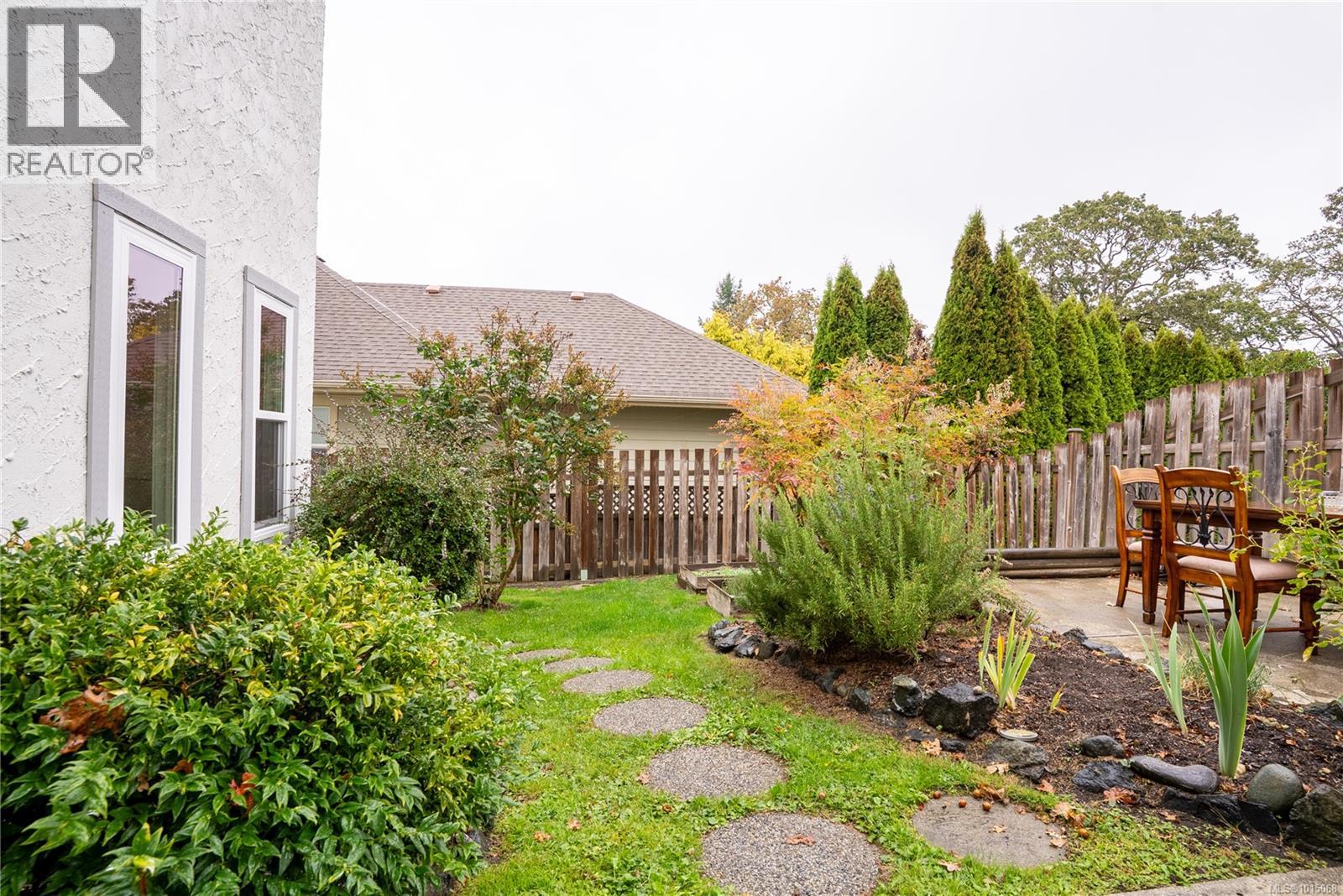 3909 Blenkinsop Rd, Saanich, British Columbia  V8P 3P2 - Photo 44 - 1015068