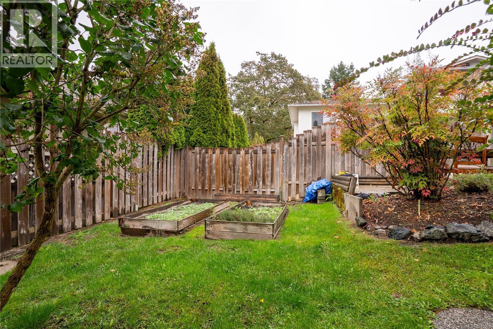 3909 Blenkinsop Rd, Saanich, British Columbia  V8P 3P2 - Photo 46 - 1015068