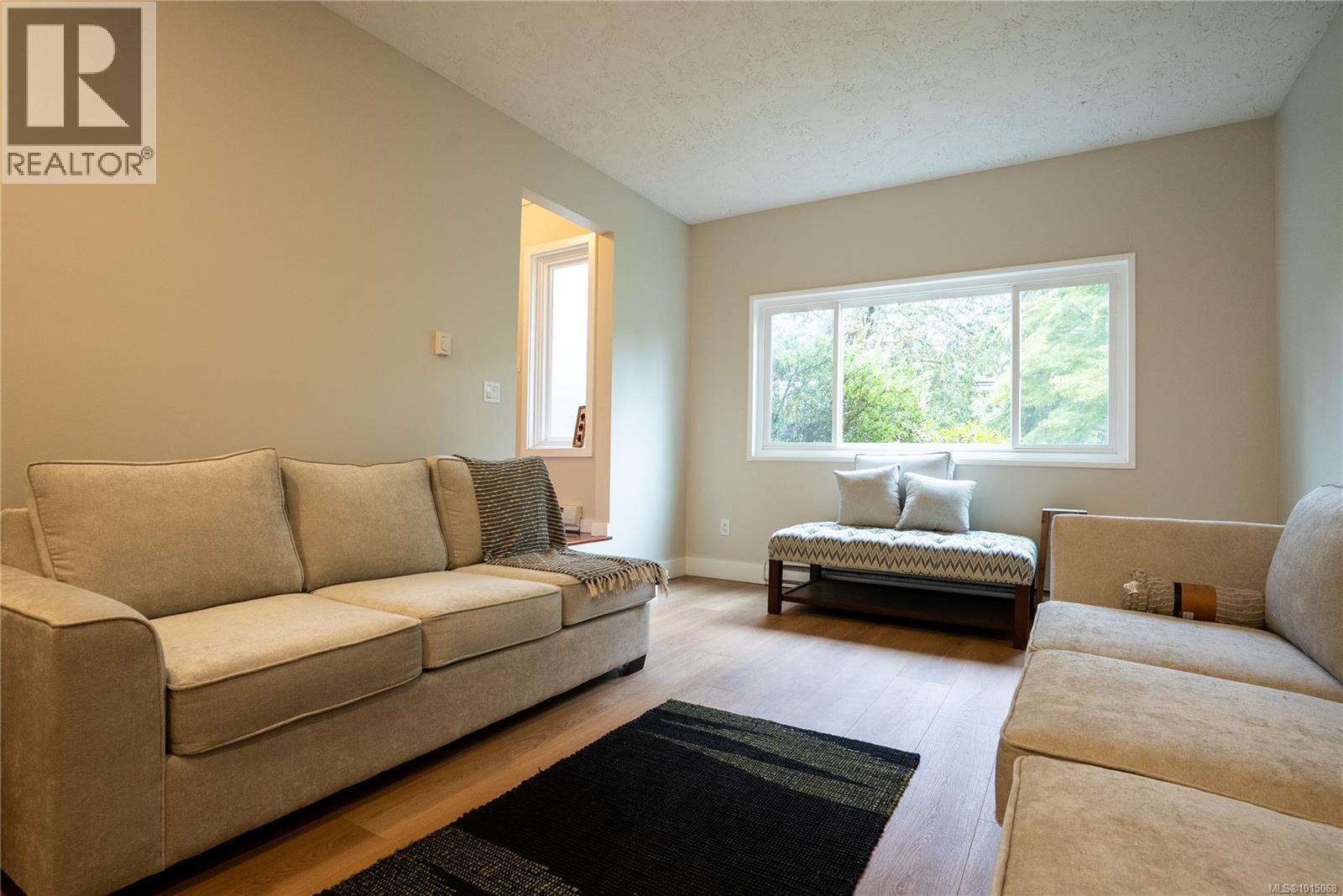 3909 Blenkinsop Rd, Saanich, British Columbia  V8P 3P2 - Photo 5 - 1015068