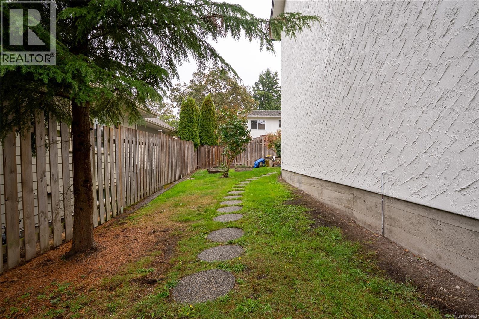 3909 Blenkinsop Rd, Saanich, British Columbia  V8P 3P2 - Photo 50 - 1015068
