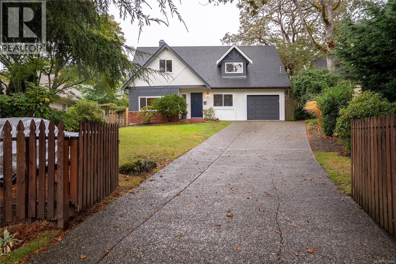 3909 Blenkinsop Rd, Saanich, British Columbia  V8P 3P2 - Photo 51 - 1015068