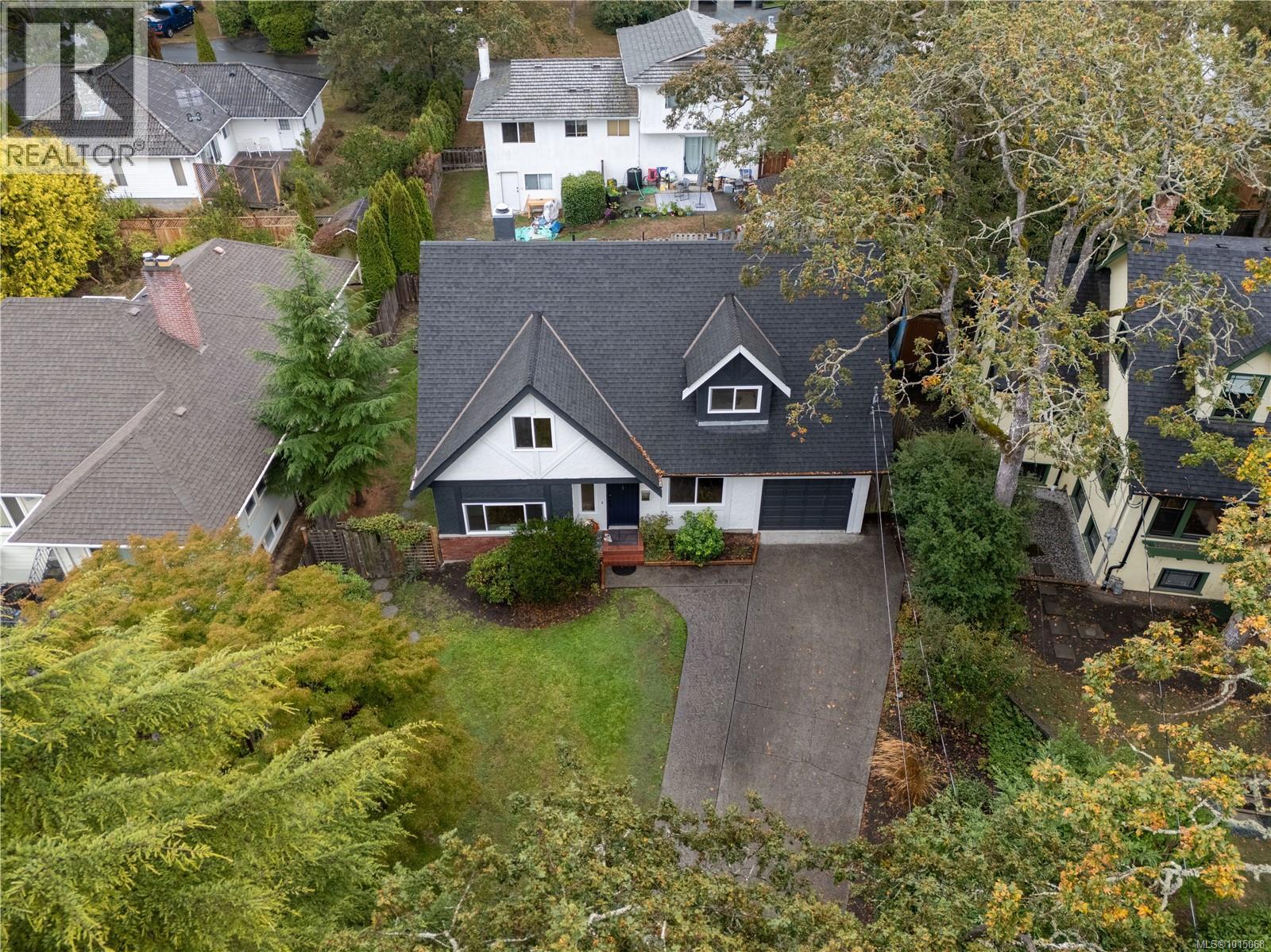 3909 Blenkinsop Rd, Saanich, British Columbia  V8P 3P2 - Photo 55 - 1015068