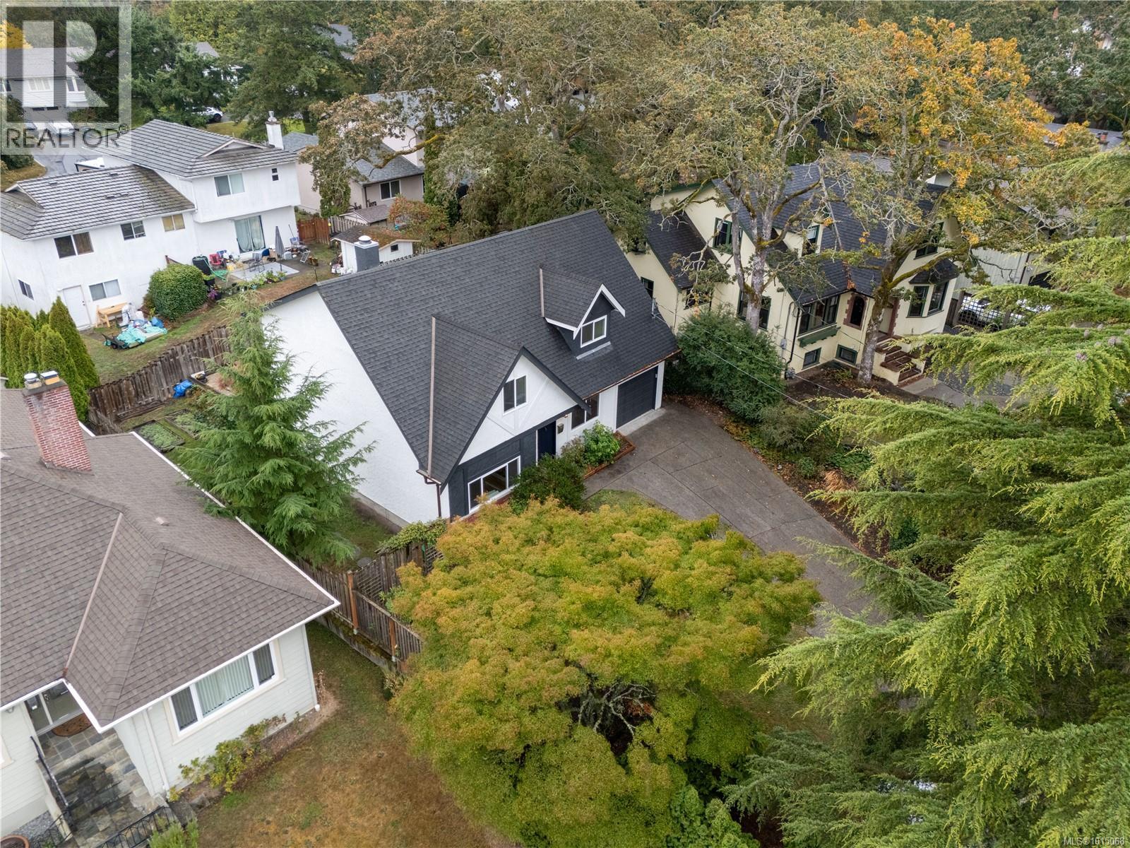 3909 Blenkinsop Rd, Saanich, British Columbia  V8P 3P2 - Photo 56 - 1015068