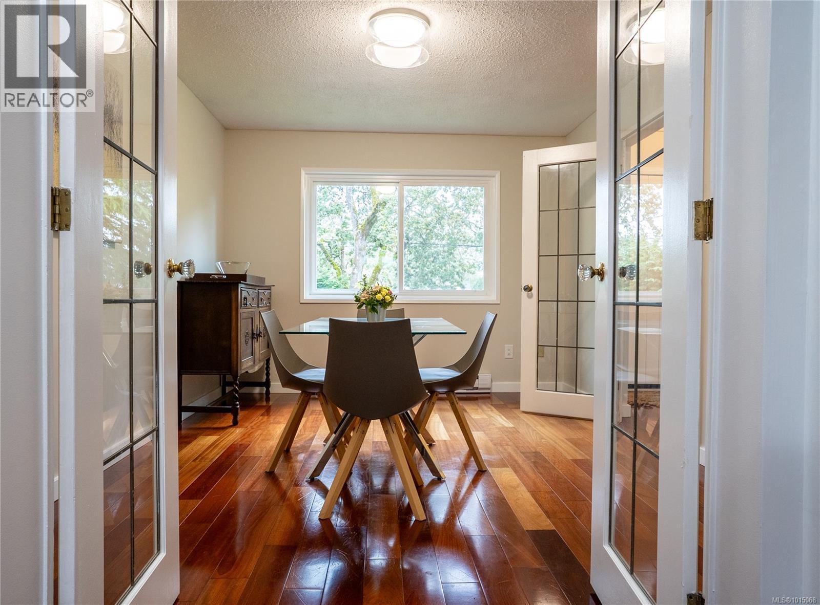 3909 Blenkinsop Rd, Saanich, British Columbia  V8P 3P2 - Photo 7 - 1015068