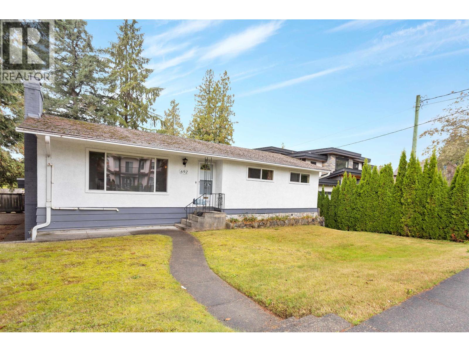 692 BLUE MOUNTAIN STREET, Coquitlam, British Columbia