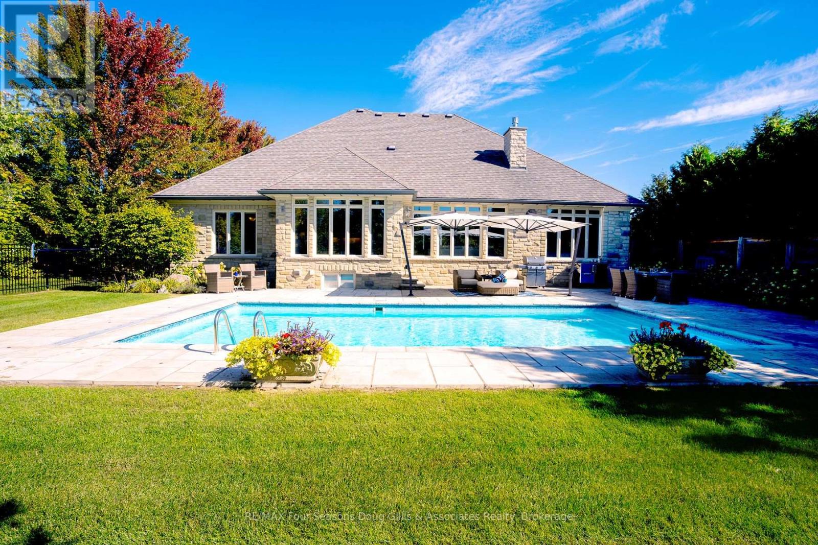 150 Rankins Crescent, Blue Mountains, Ontario  N0H 2P0 - Photo 43 - X12449359