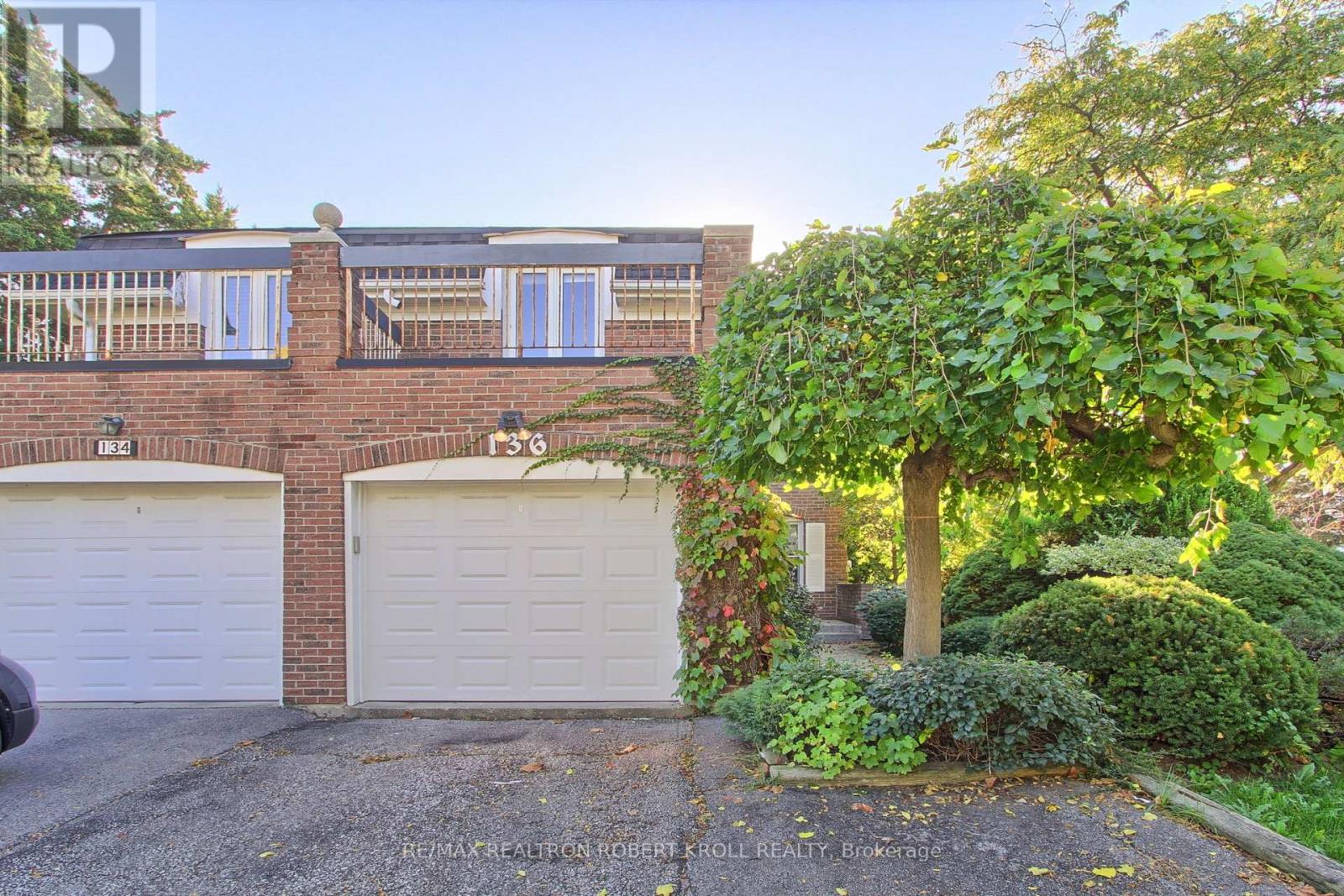 136 STILLWATER CRESCENT, Toronto, Ontario