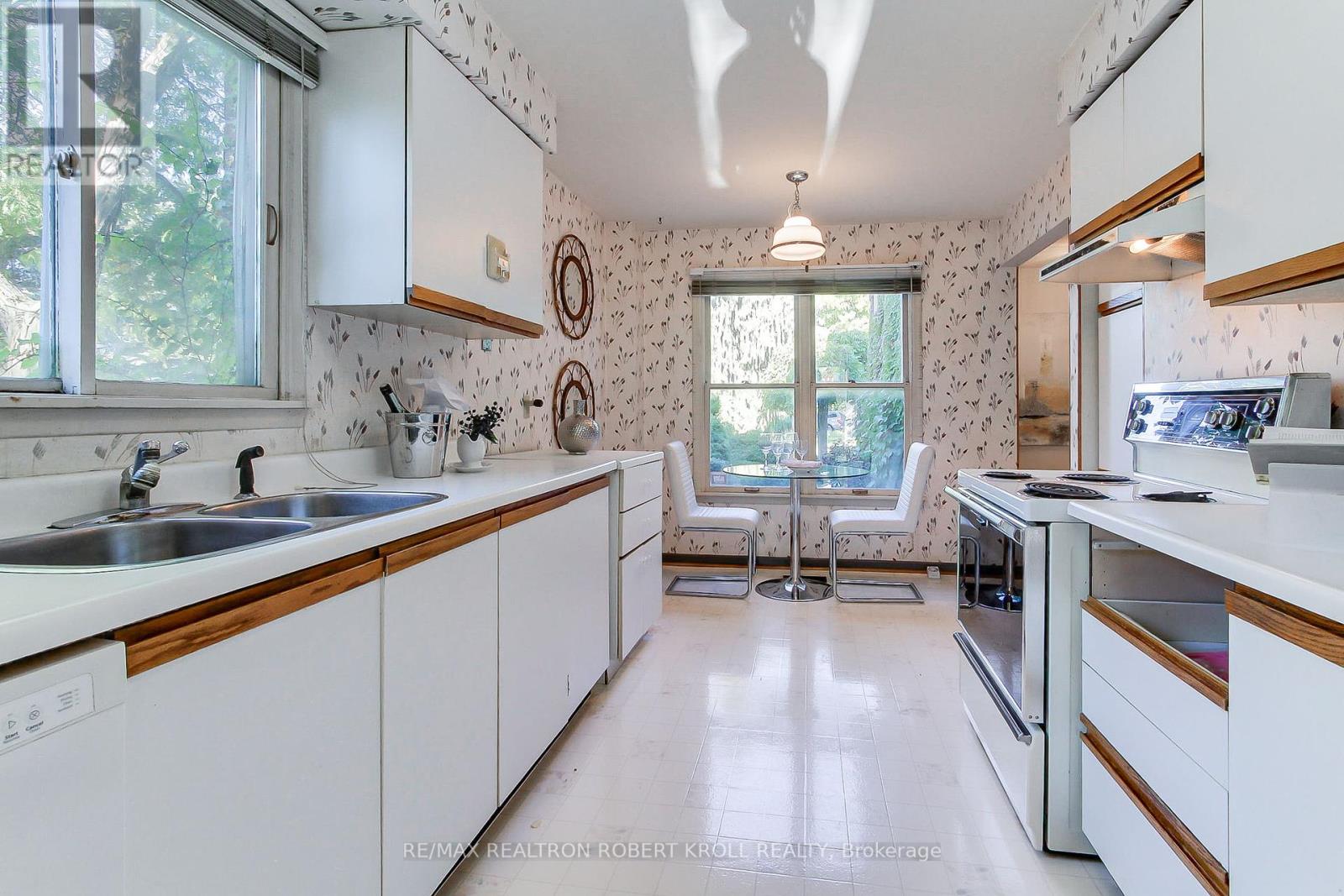136 Stillwater Crescent, Toronto (Westminster-Branson), Ontario  M2R 3S2 - Photo 10 - C12449240