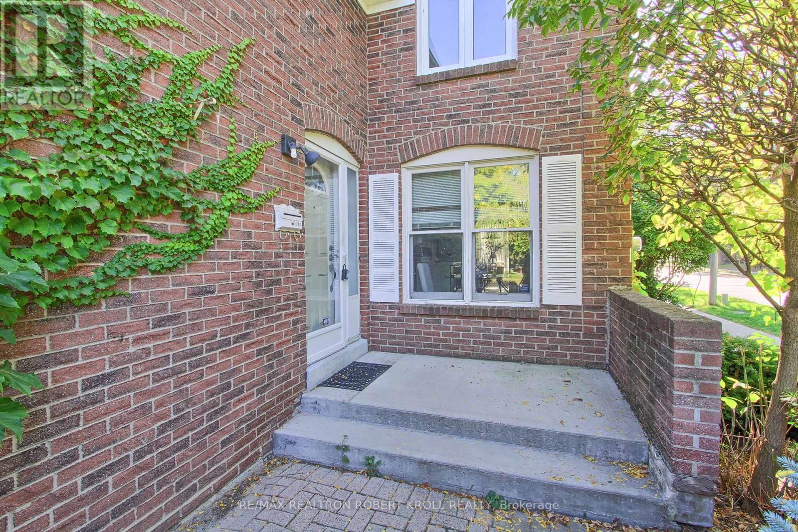 136 Stillwater Crescent, Toronto (Westminster-Branson), Ontario  M2R 3S2 - Photo 2 - C12449240