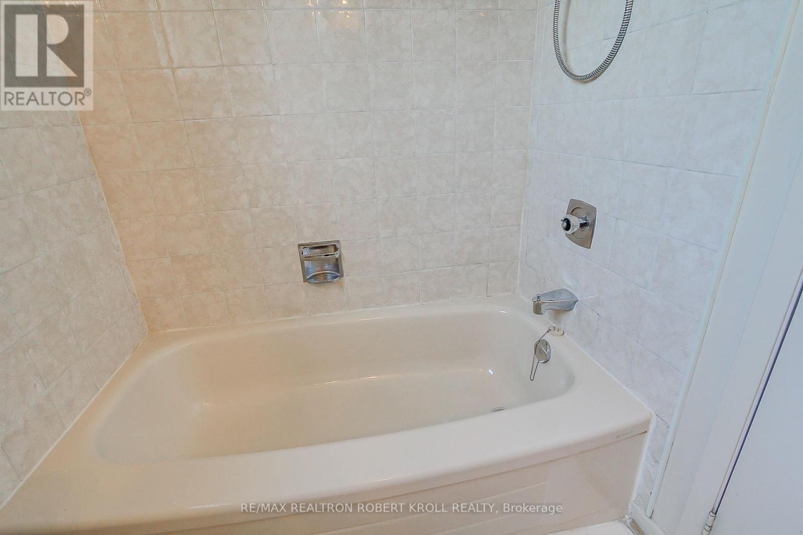 136 Stillwater Crescent, Toronto (Westminster-Branson), Ontario  M2R 3S2 - Photo 27 - C12449240