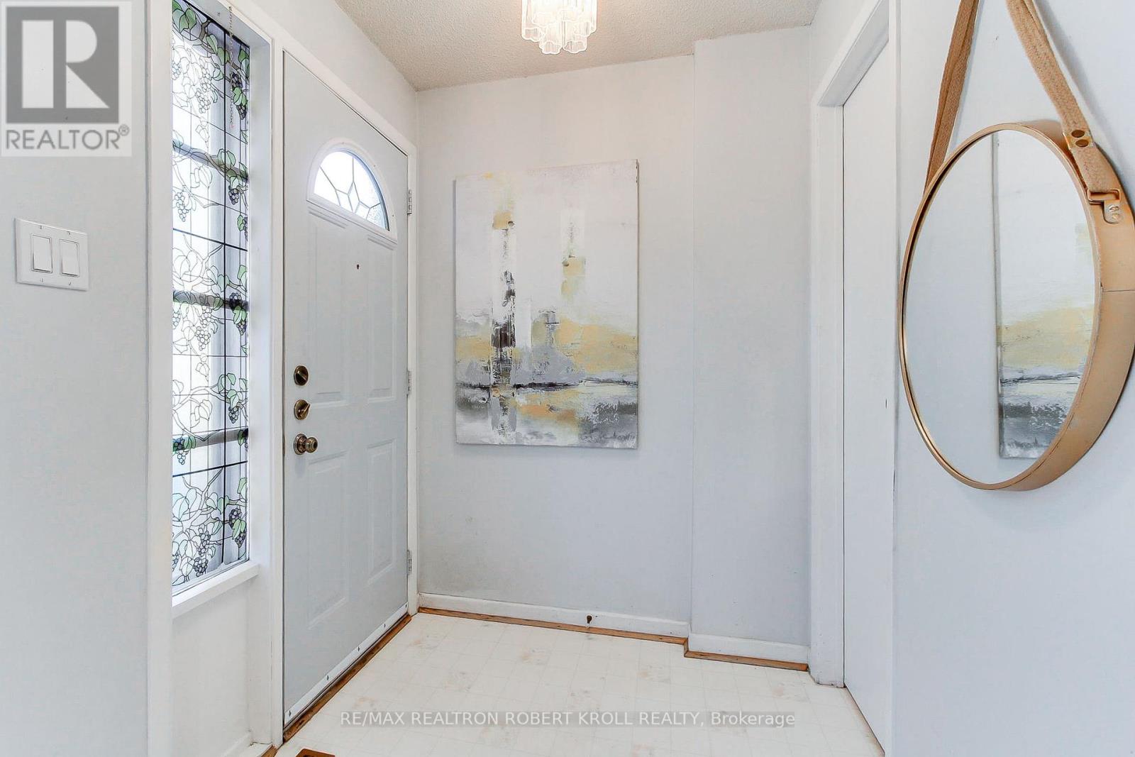 136 Stillwater Crescent, Toronto (Westminster-Branson), Ontario  M2R 3S2 - Photo 3 - C12449240