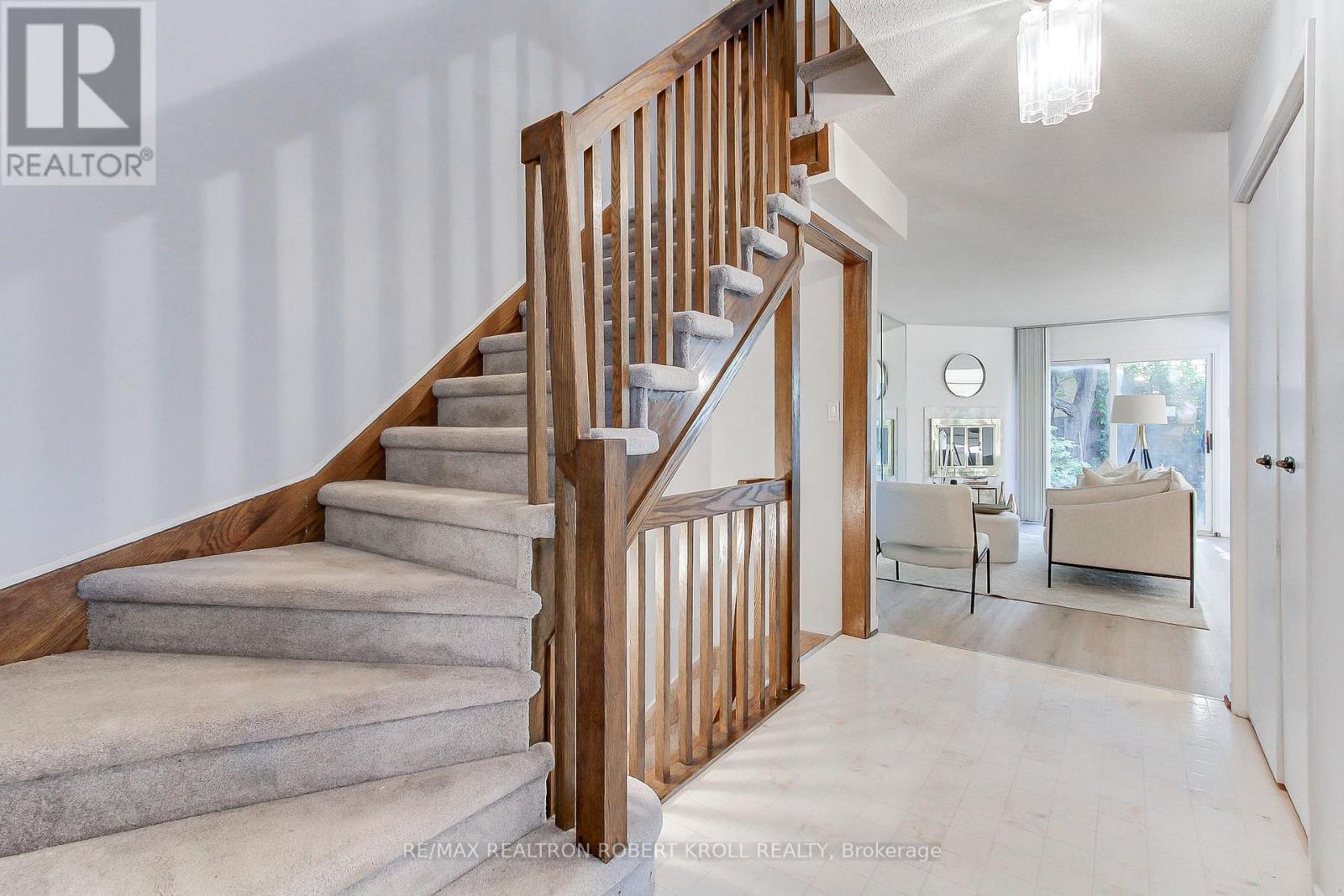 136 Stillwater Crescent, Toronto (Westminster-Branson), Ontario  M2R 3S2 - Photo 5 - C12449240