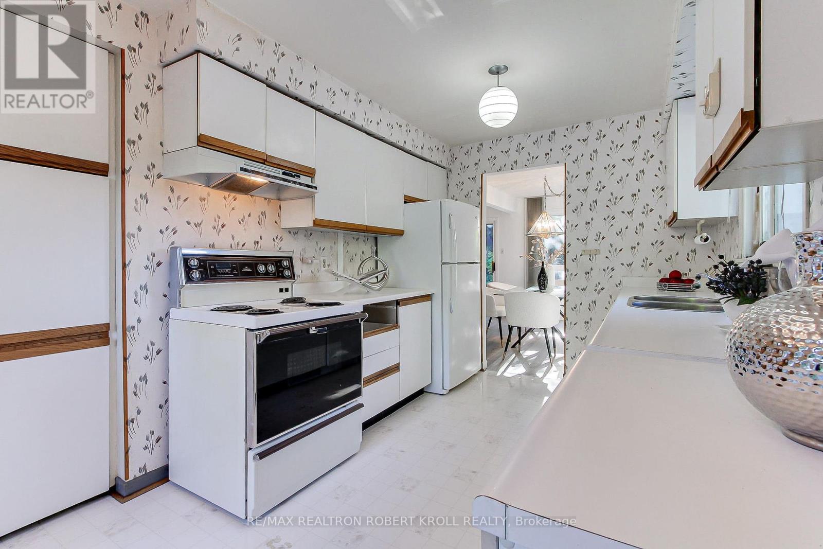 136 Stillwater Crescent, Toronto (Westminster-Branson), Ontario  M2R 3S2 - Photo 7 - C12449240
