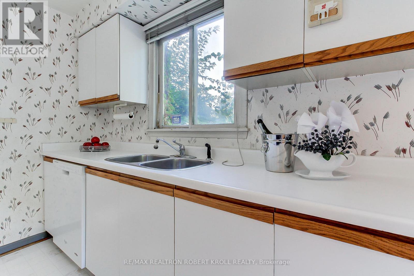 136 Stillwater Crescent, Toronto (Westminster-Branson), Ontario  M2R 3S2 - Photo 9 - C12449240