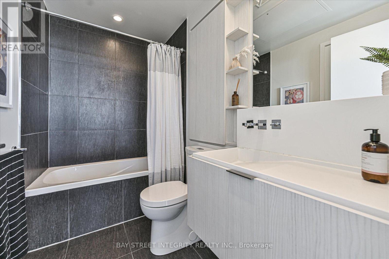 3203 - 101 Charles Street E, Toronto, Ontario  M4Y 0A9 - Photo 17 - C12449241
