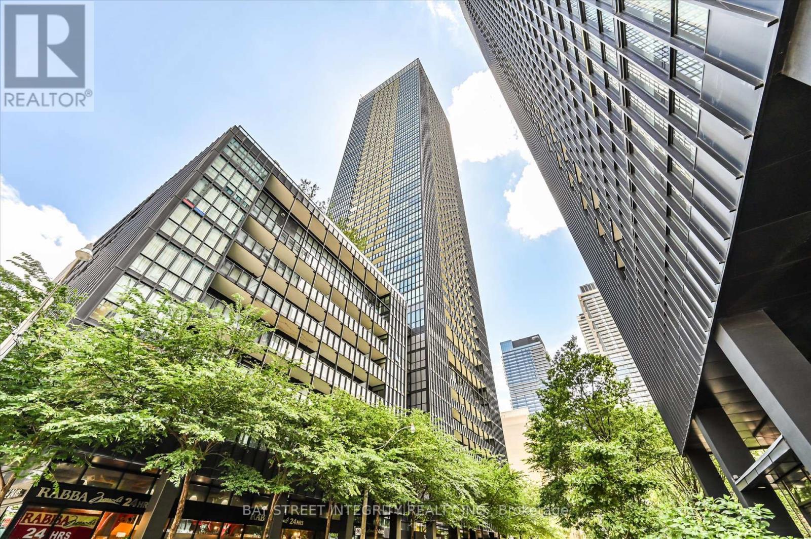 3203 - 101 Charles Street E, Toronto, Ontario  M4Y 0A9 - Photo 2 - C12449241