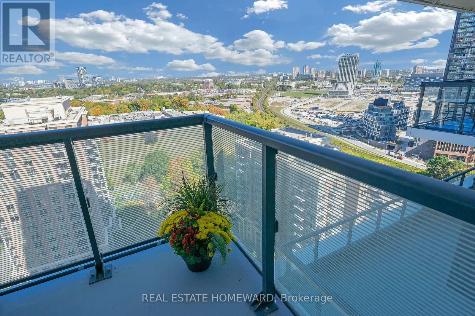 2039 - 20 Inn On The Park Drive, Toronto (Banbury-Don Mills), Ontario  M3C 0P8 - Photo 20 - C12449268