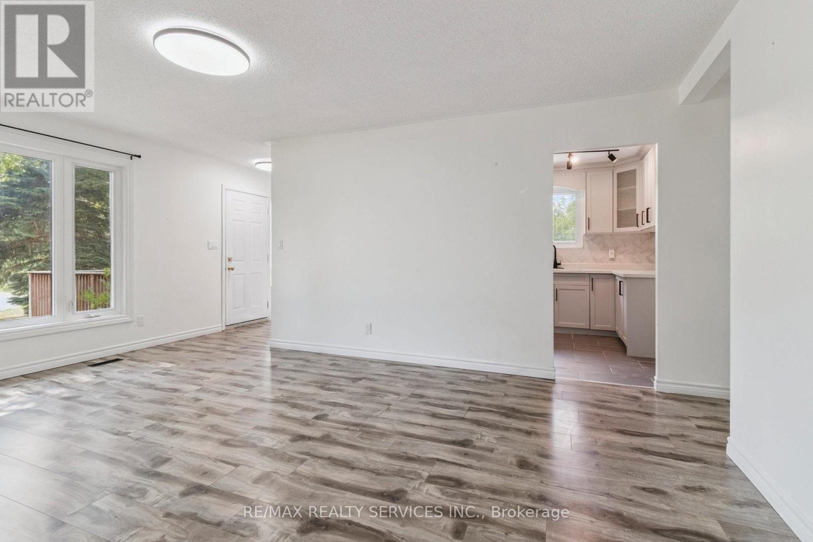 769 Greenfield Crescent, Newmarket, Ontario  L3Y 3B2 - Photo 9 - N12449288