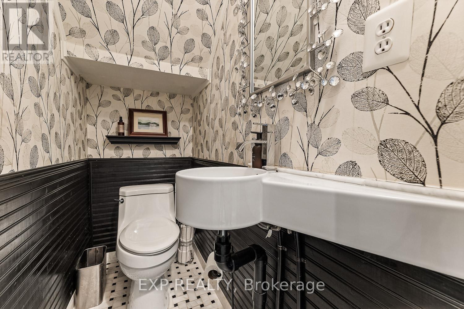 208 Lorne Avenue, Newmarket (Central Newmarket), Ontario  L3Y 4K2 - Photo 12 - N12449308