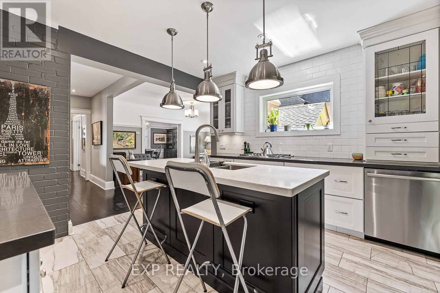 208 Lorne Avenue, Newmarket (Central Newmarket), Ontario  L3Y 4K2 - Photo 18 - N12449308