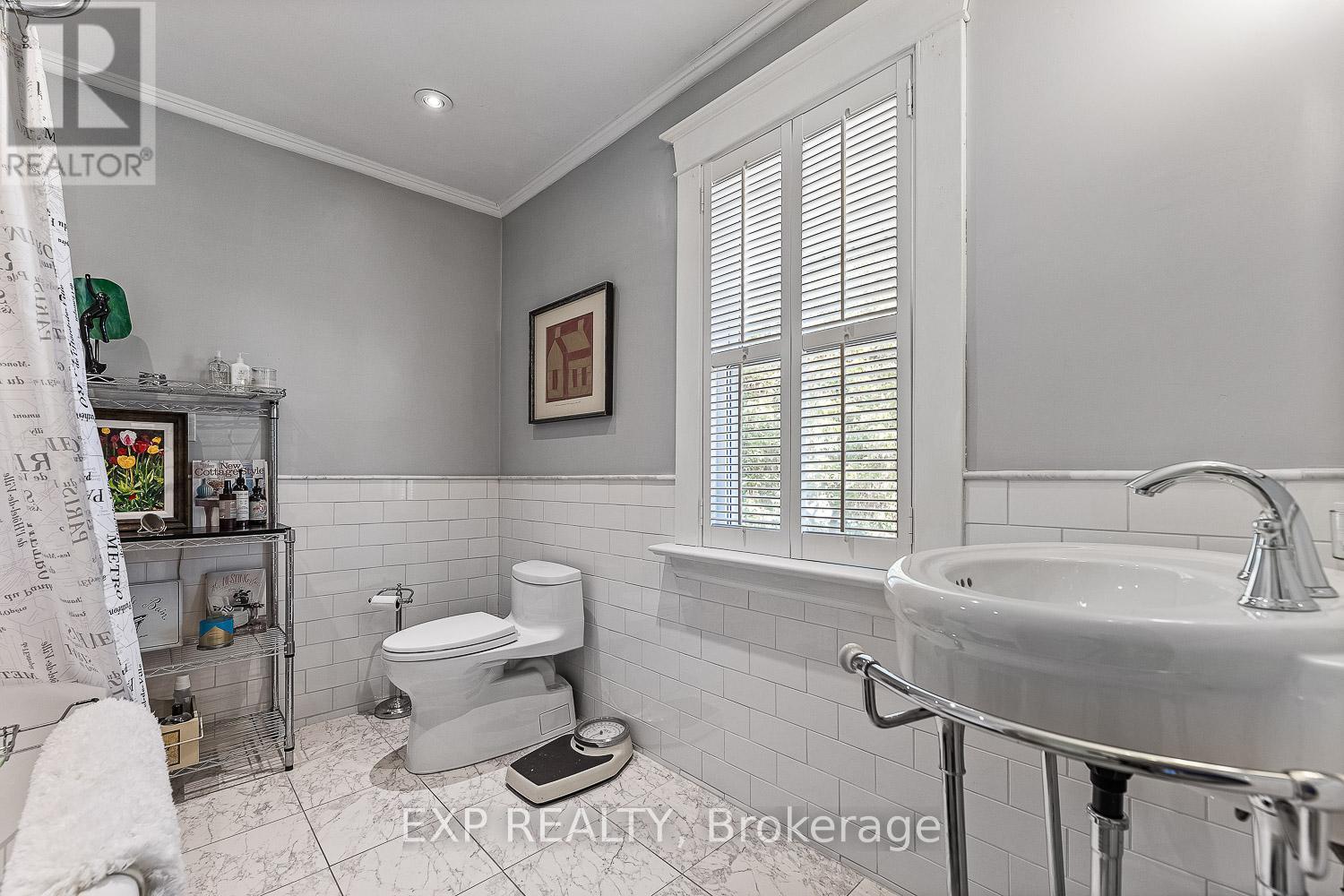 208 Lorne Avenue, Newmarket (Central Newmarket), Ontario  L3Y 4K2 - Photo 30 - N12449308