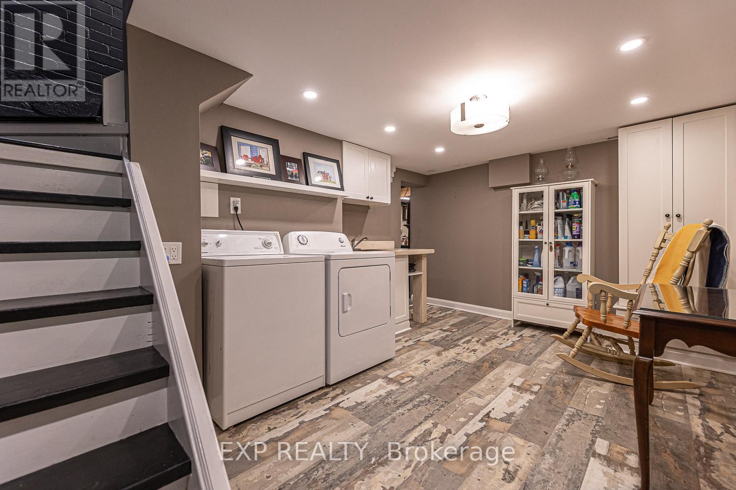 208 Lorne Avenue, Newmarket (Central Newmarket), Ontario  L3Y 4K2 - Photo 32 - N12449308