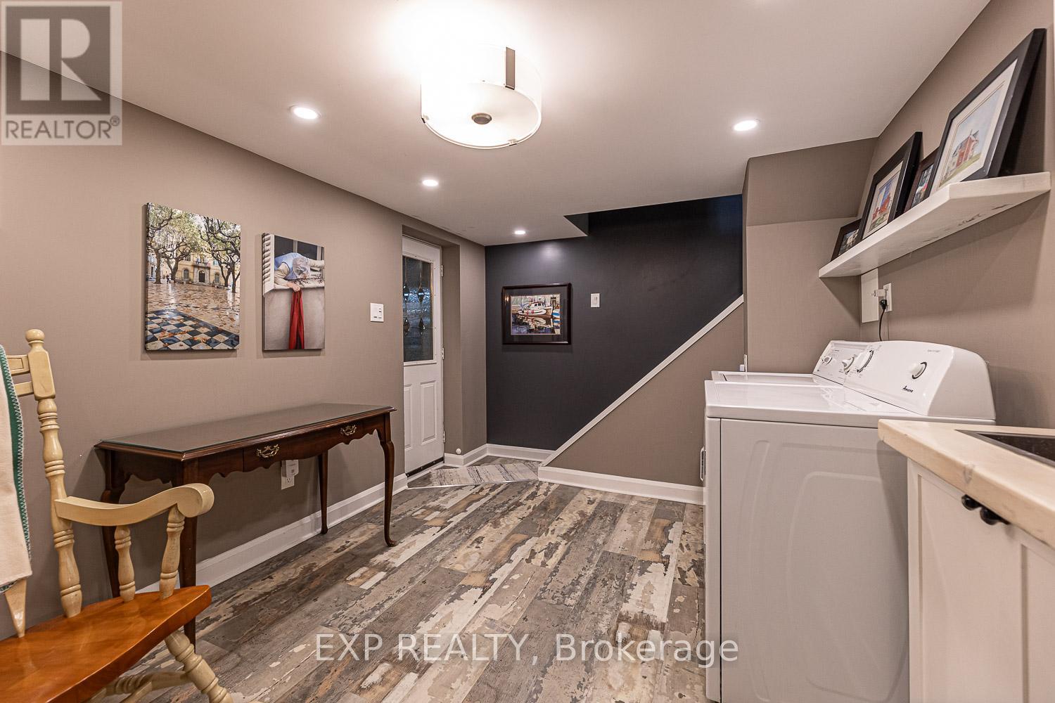 208 Lorne Avenue, Newmarket (Central Newmarket), Ontario  L3Y 4K2 - Photo 33 - N12449308
