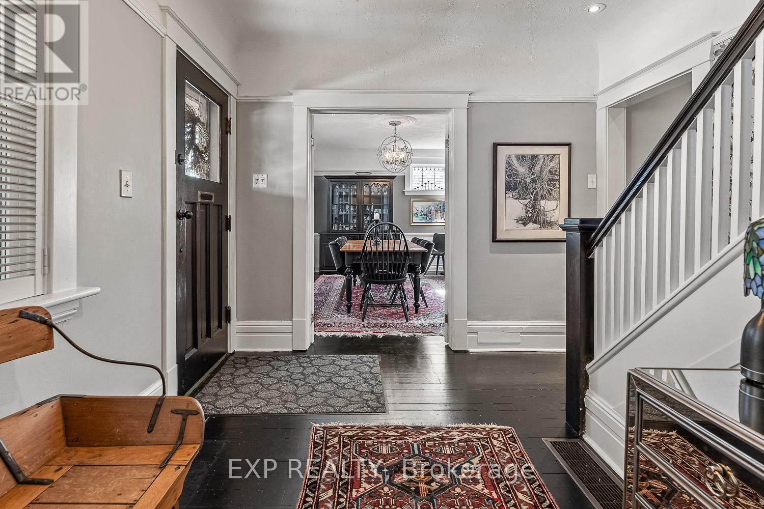 208 Lorne Avenue, Newmarket (Central Newmarket), Ontario  L3Y 4K2 - Photo 5 - N12449308
