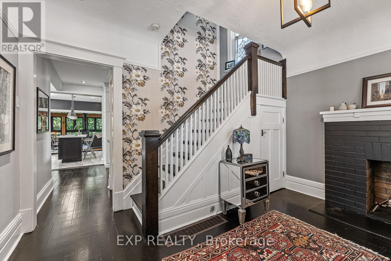 208 Lorne Avenue, Newmarket (Central Newmarket), Ontario  L3Y 4K2 - Photo 6 - N12449308