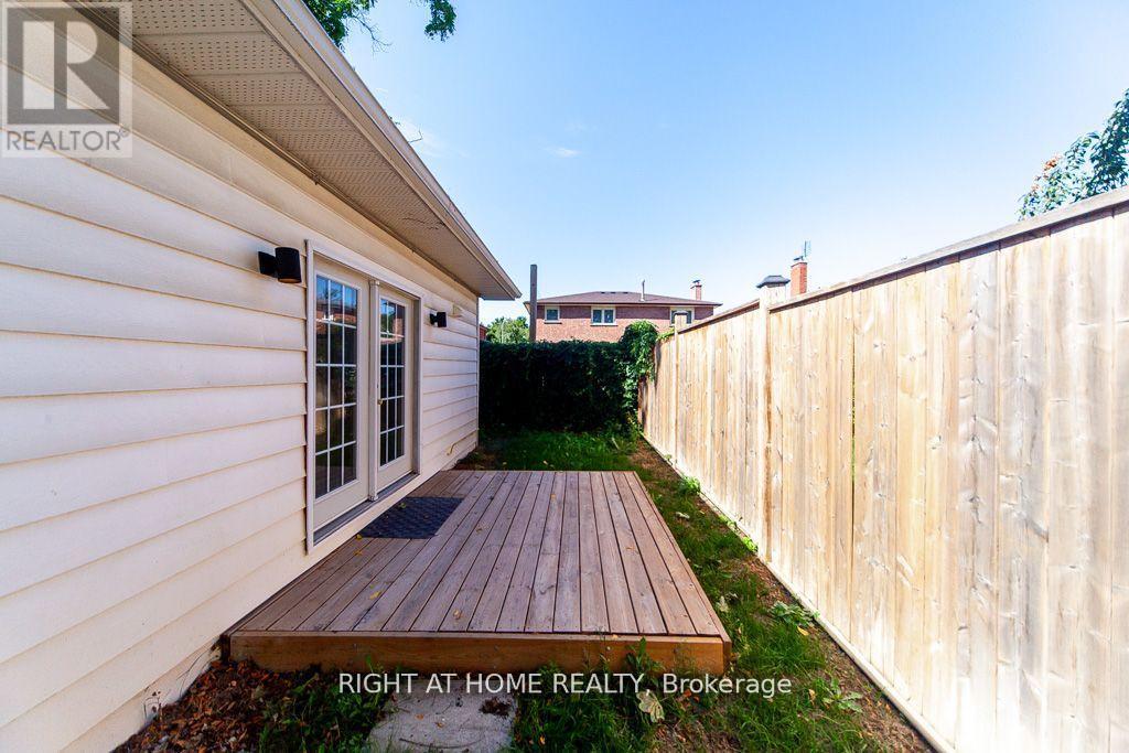 Unit B - 2 Peter Street, Markham, Ontario  L3P 2A4 - Photo 3 - N12449328