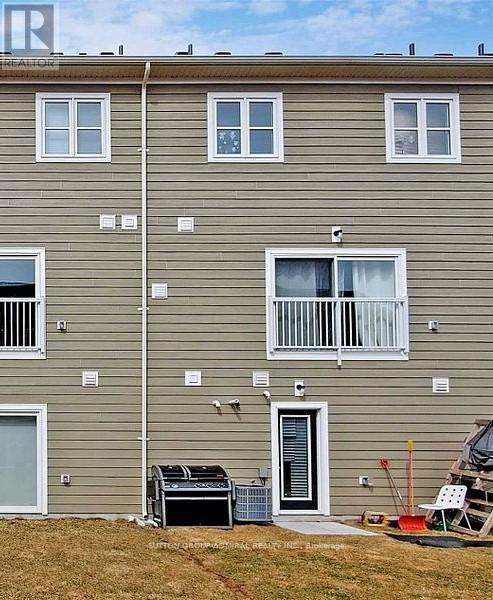 48 High Tide Drive, Wasaga Beach, Ontario  L9Z 2X2 - Photo 4 - S12449275