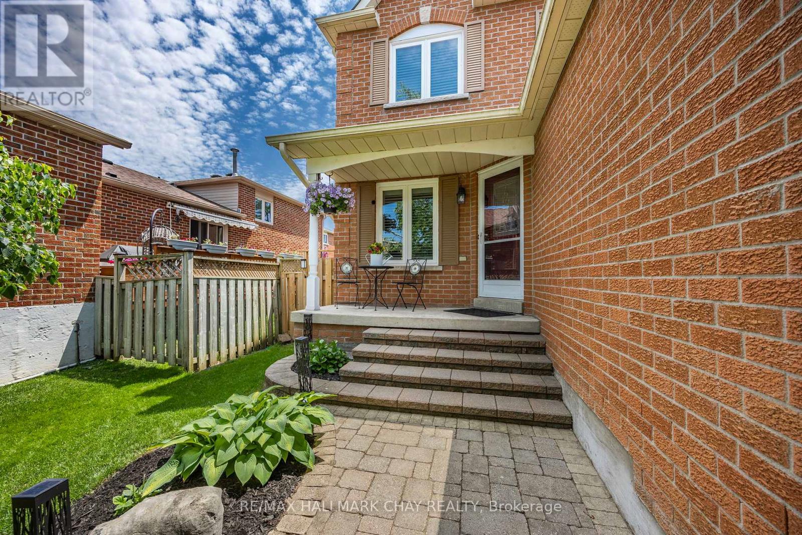 65 Mcdougall Drive, Barrie, Ontario  L4N 7H6 - Photo 2 - S12449323