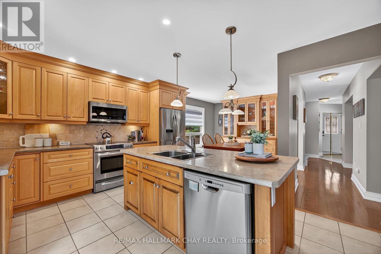 65 Mcdougall Drive, Barrie, Ontario  L4N 7H6 - Photo 4 - S12449323