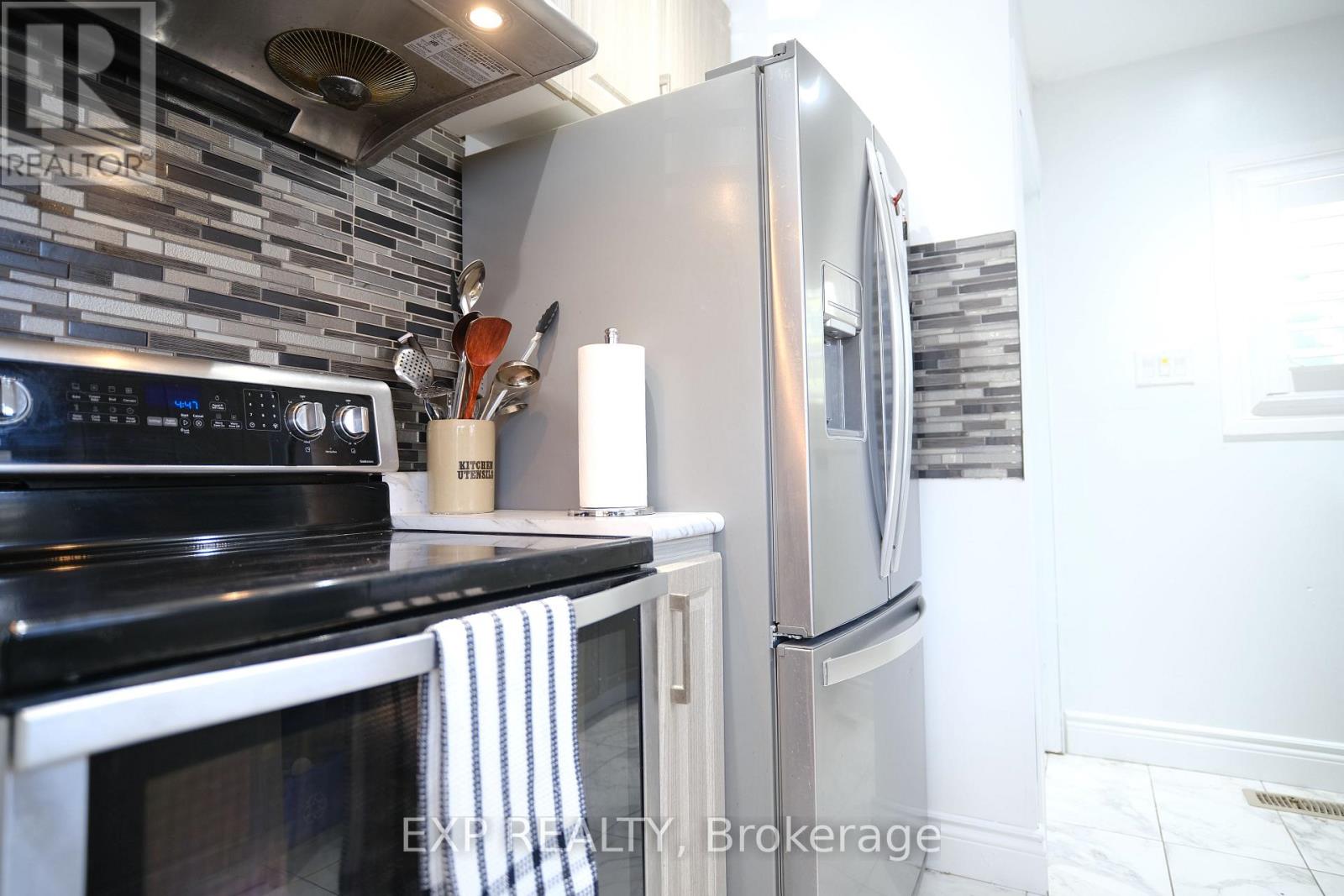 3968 St Peter Street, Niagara Falls, Ontario  L2J 2N8 - Photo 8 - X12427287