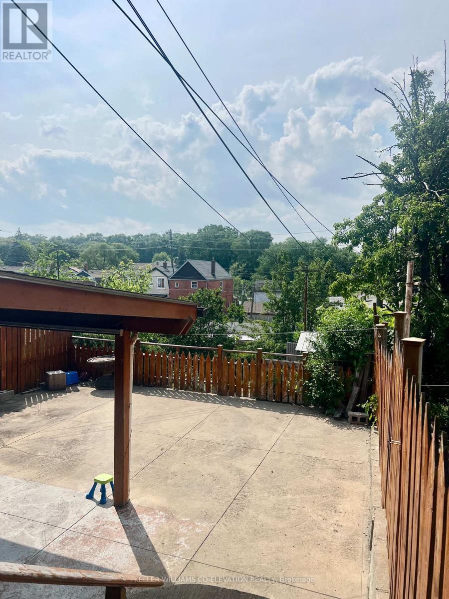 8 PORTER AVENUE, Toronto, Ontario