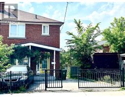 8 PORTER AVENUE, Toronto, Ontario