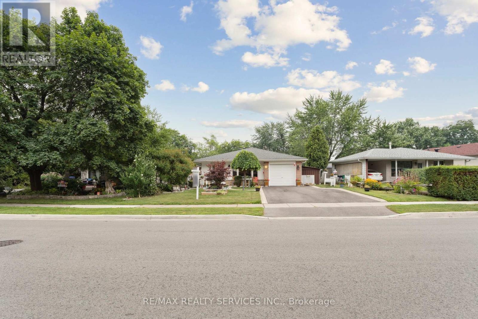 263 Bartley Bull Parkway, Brampton, Ontario  L6W 2L2 - Photo 2 - W12319624