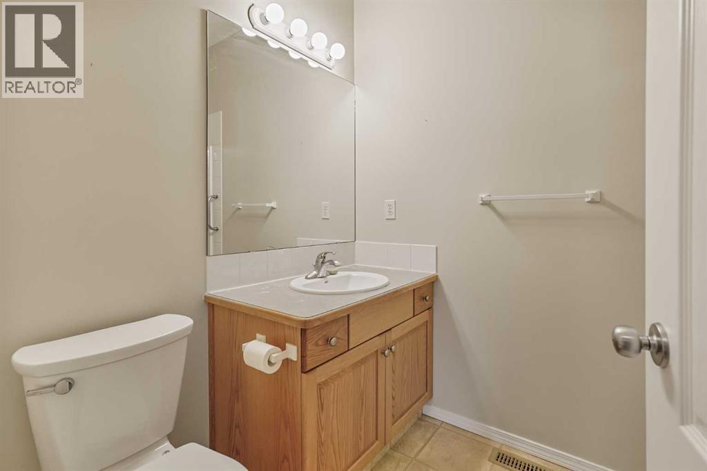 1, 240 Heritage Boulevard W, Lethbridge, Alberta  T1K 7H3 - Photo 20 - A2251373